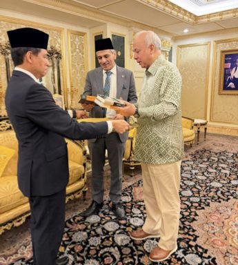 Royal Audience with HRH Sultan Nazrin Muizzuddin Shah